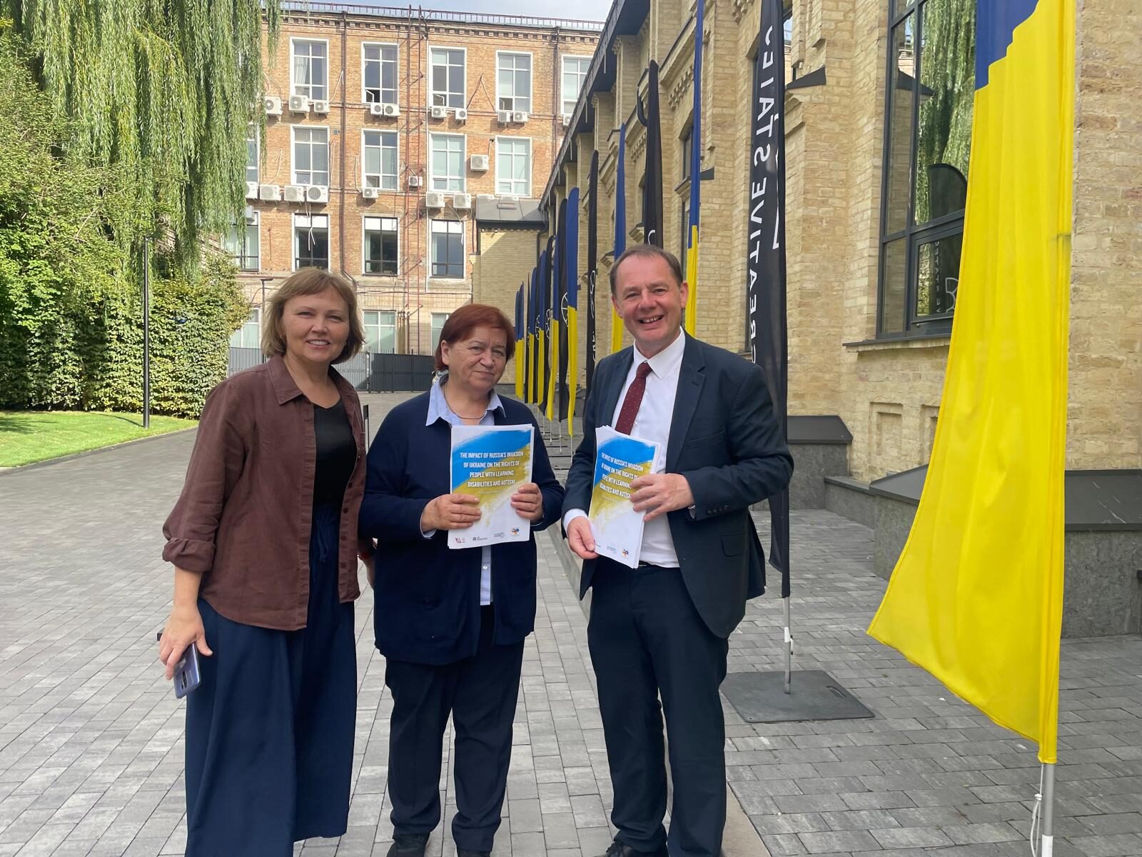 With Yuliia Klepets (l) and Raisa Kravchenko (centre) of the VGO Coalition in Ukraine,